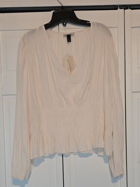Universal Thread Cream V-Neck Long Sleeve Smocked Waist Blouse